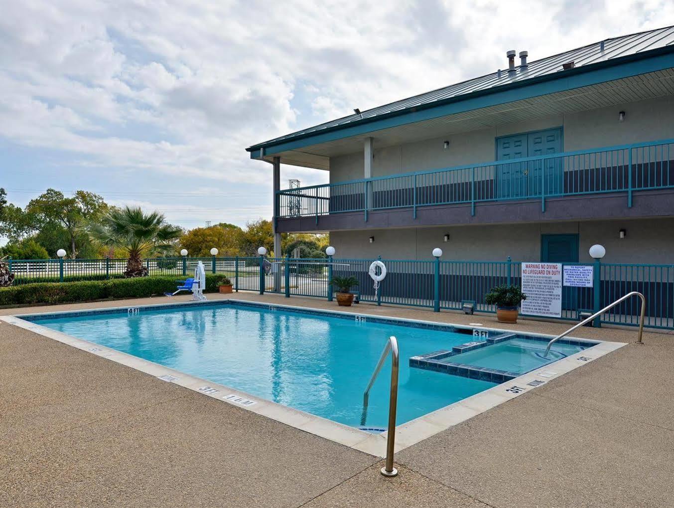 Americas Best Value Inn Форт Уорт Екстериор снимка